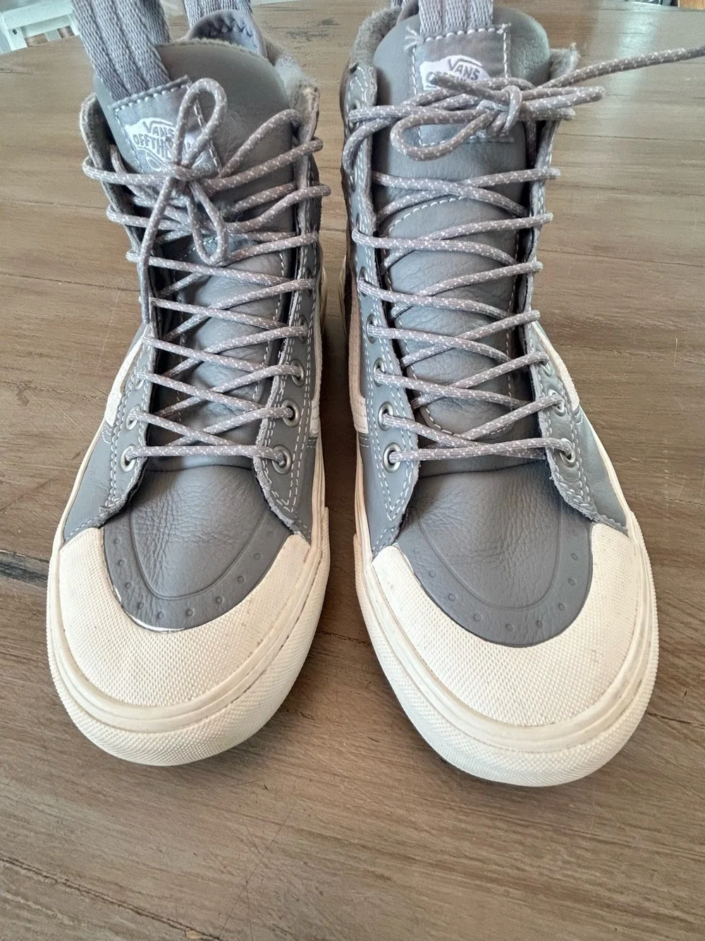 Vans High-Top Skate Shoe in Gray and White